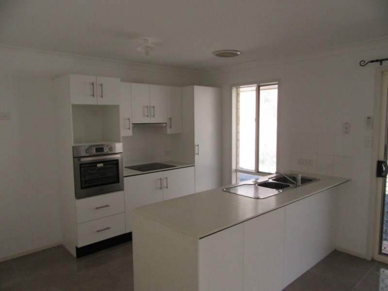 27 Smales Close, Kooralbyn QLD 4285