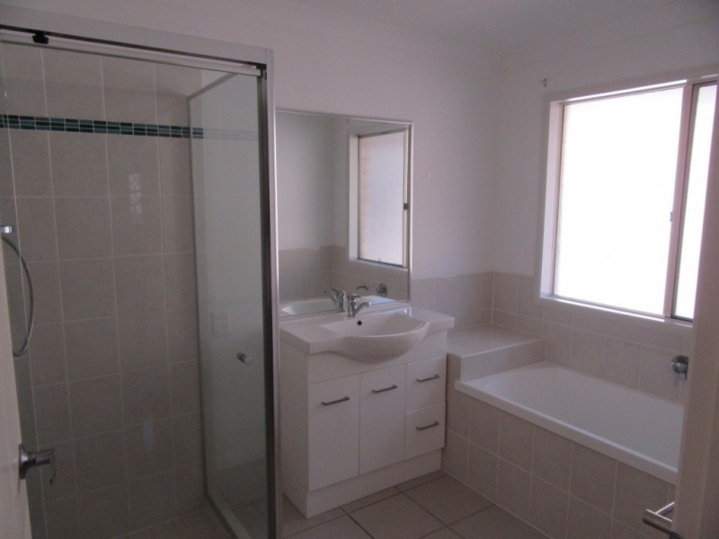 27 Smales Close, Kooralbyn QLD 4285