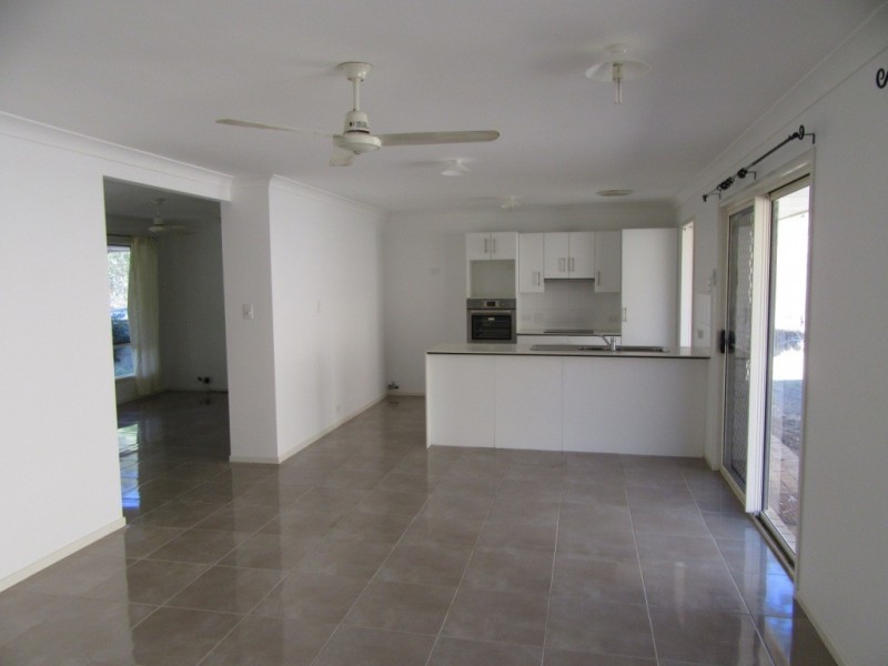 27 Smales Close, Kooralbyn QLD 4285