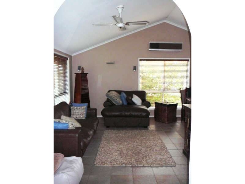 70 Avocado Street, Elanora QLD 4221
