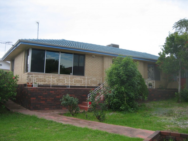 12 Frost St, Swan View WA 6056