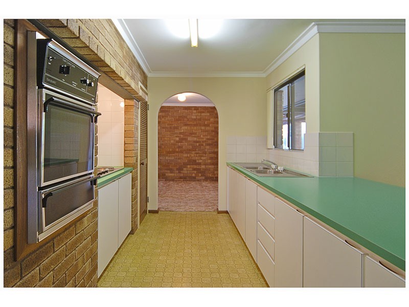 19 CHRISTOWE DRIVE, Swan View WA 6056