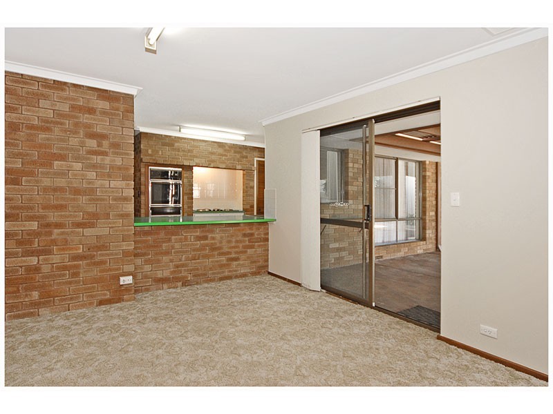 19 CHRISTOWE DRIVE, Swan View WA 6056