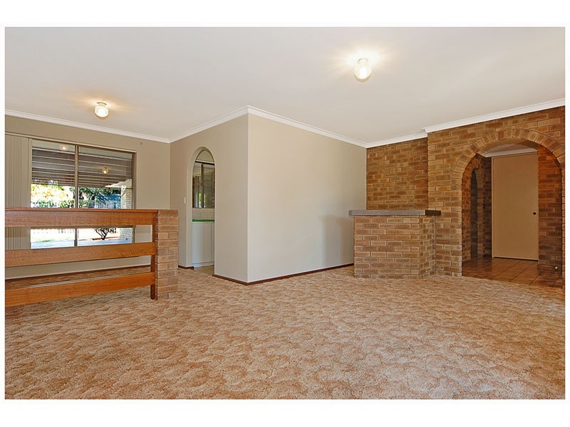 19 CHRISTOWE DRIVE, Swan View WA 6056