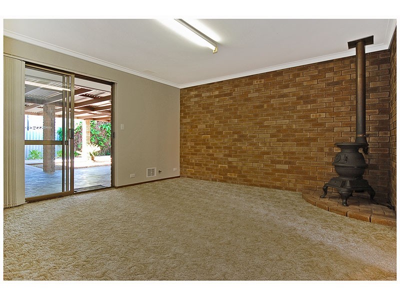 19 CHRISTOWE DRIVE, Swan View WA 6056