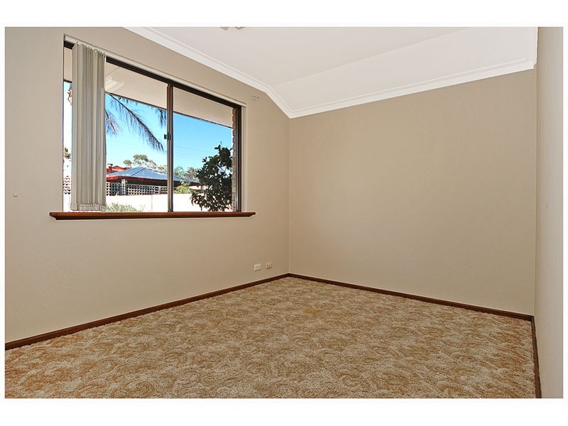 19 CHRISTOWE DRIVE, Swan View WA 6056