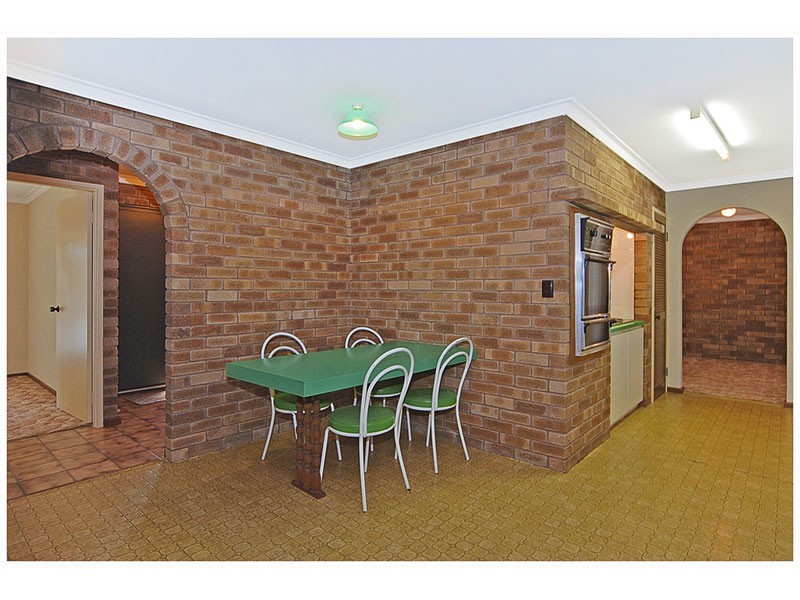 19 CHRISTOWE DRIVE, Swan View WA 6056