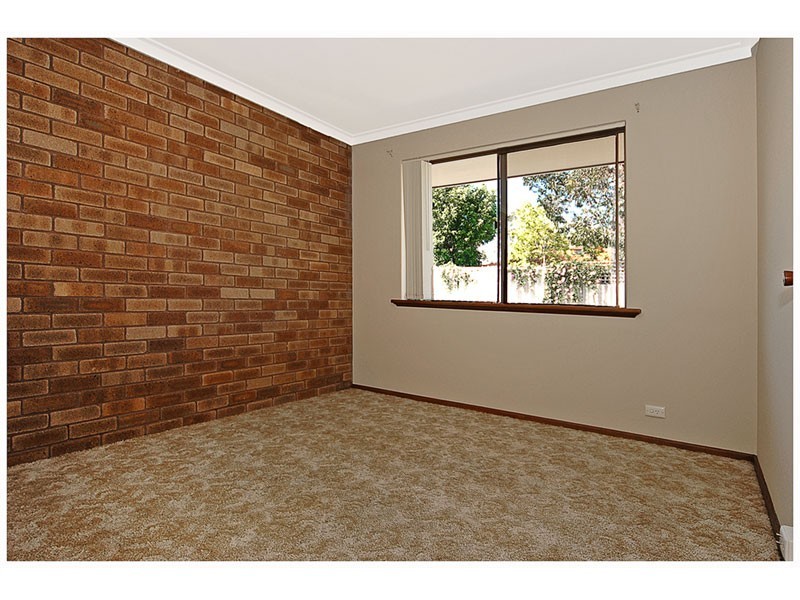 19 CHRISTOWE DRIVE, Swan View WA 6056