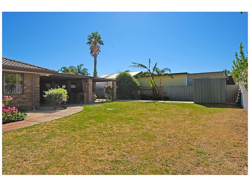 19 CHRISTOWE DRIVE, Swan View WA 6056