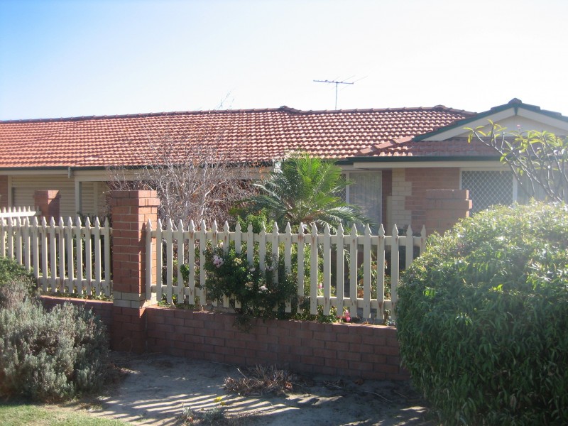 2/11 ELVIRE STREET, Midland WA 6056