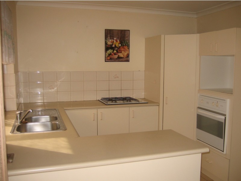 2/11 ELVIRE STREET, Midland WA 6056