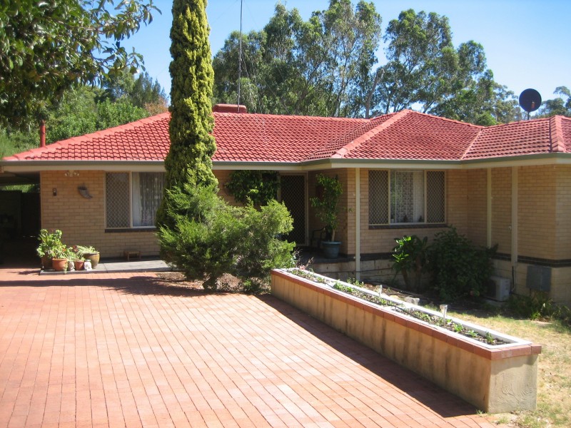 2 WOODBRIDGE DRIVE, Greenmount WA 6056