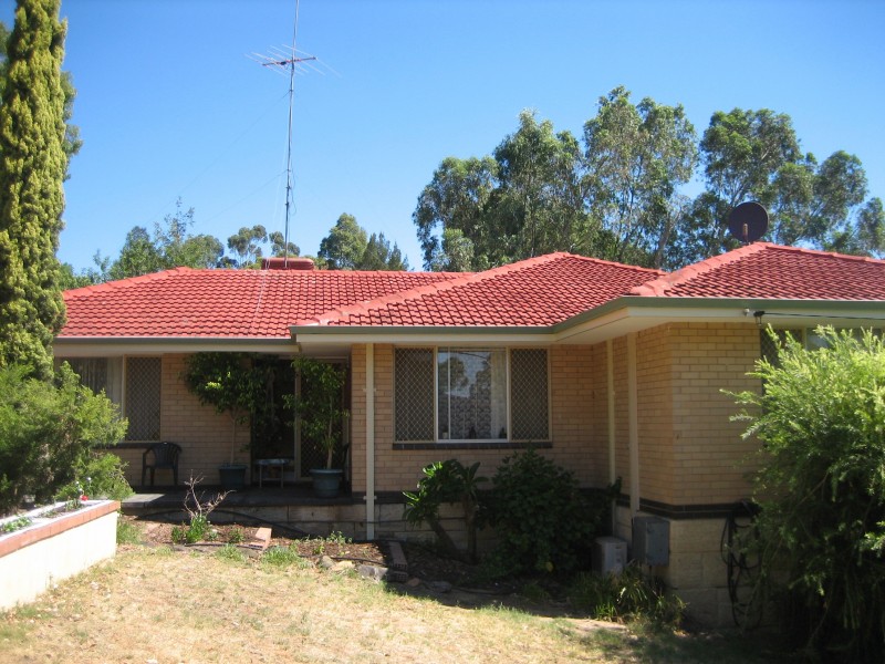 2 WOODBRIDGE DRIVE, Greenmount WA 6056
