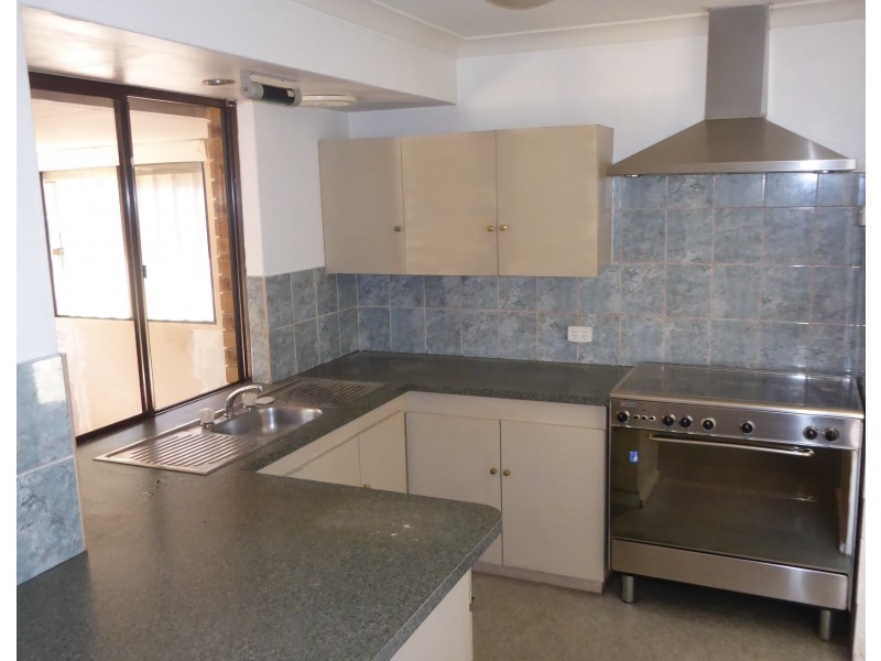 27 TAMARINE WAY, Swan View WA 6056