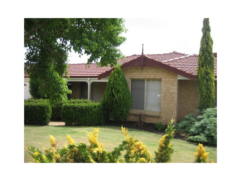 37 Markham Way, Swan View WA 6056