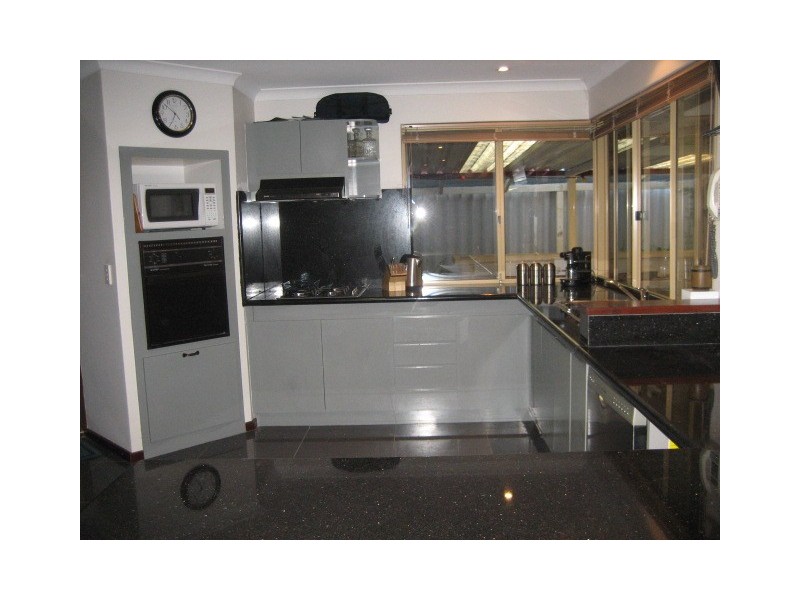 37 Markham Way, Swan View WA 6056