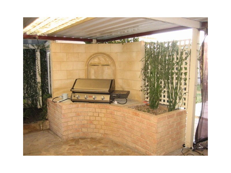 37 Markham Way, Swan View WA 6056