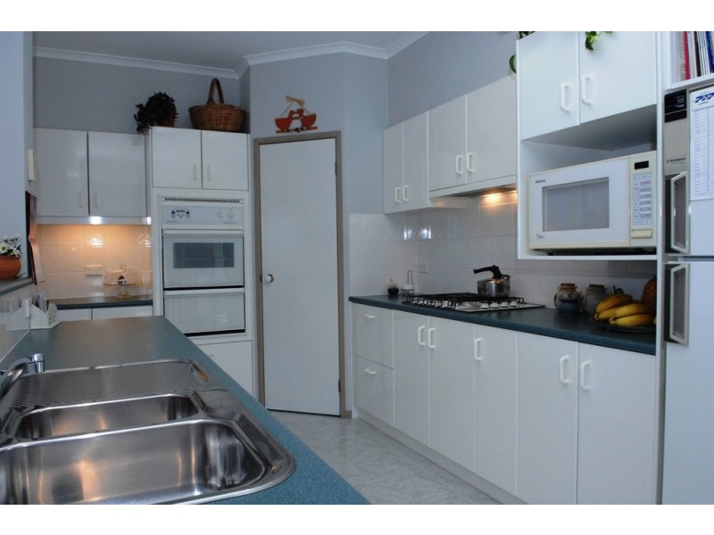 49 Yellowgum Blyd, Sunbury VIC 3429