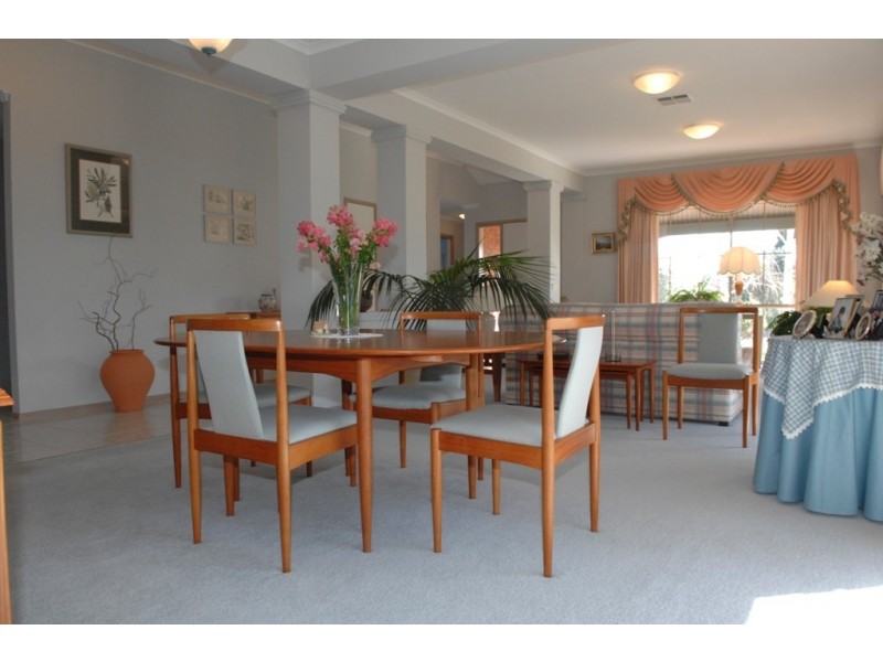 49 Yellowgum Blyd, Sunbury VIC 3429