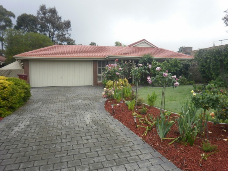 6 Carnarvon Court, Sunbury VIC 3429