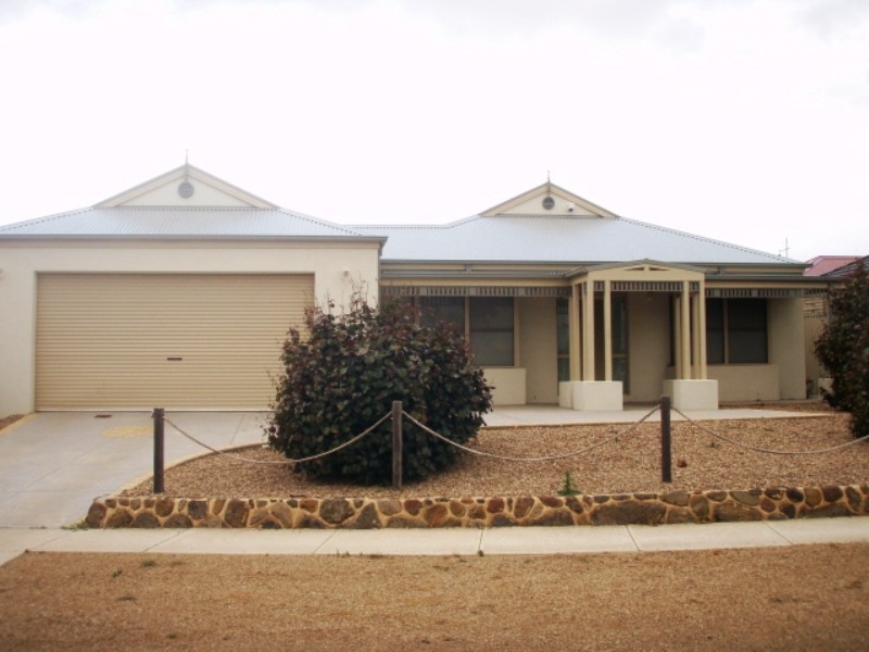 9 Claret Ash, Sunbury VIC 3429