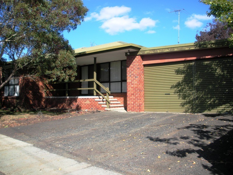 17 Riddell Road, Sunbury VIC 3429