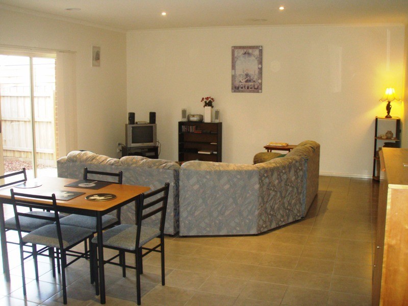 2/7 Riddell Road, Sunbury VIC 3429