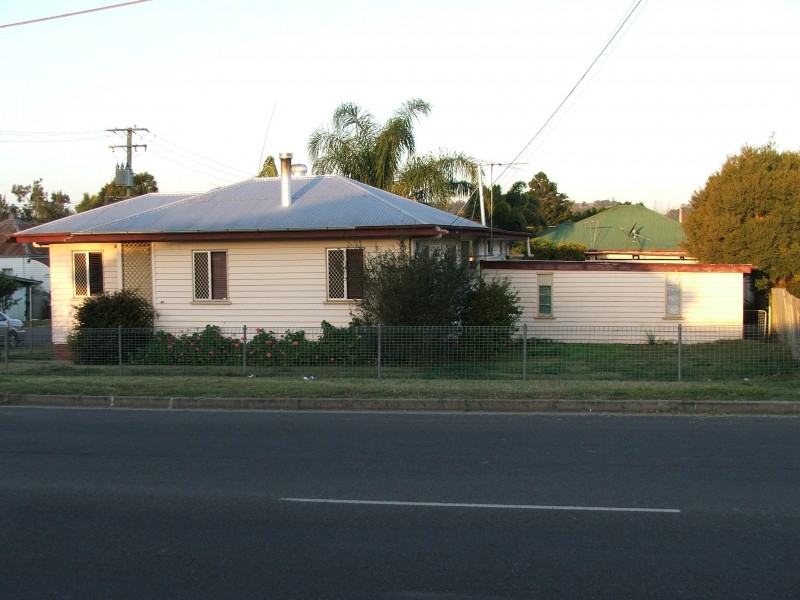 16 Stafford St, Booval QLD 4304