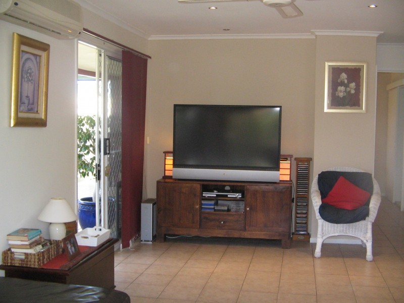 8 Mawarra St, Macleay Island QLD 4184