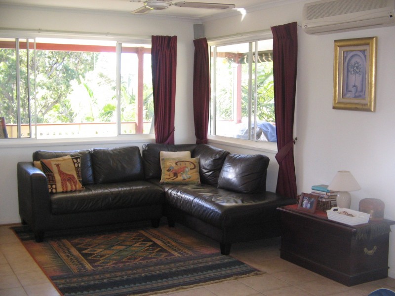 8 Mawarra St, Macleay Island QLD 4184