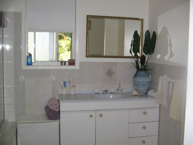 8 Mawarra St, Macleay Island QLD 4184