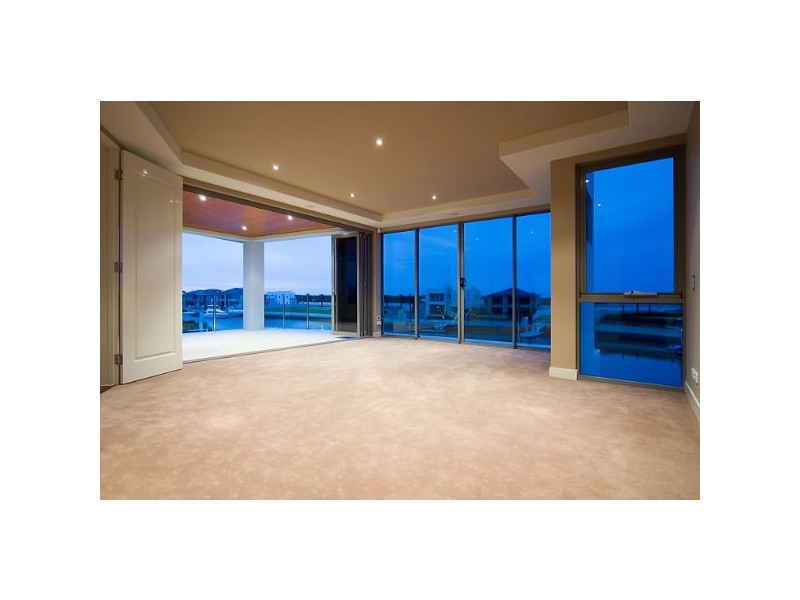 64 Sovereign Mile, Paradise Point QLD 4216
