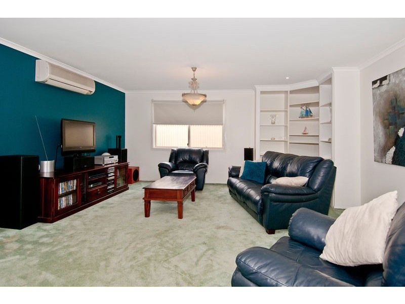 5 Nigel St, Redbank Plains QLD 4301