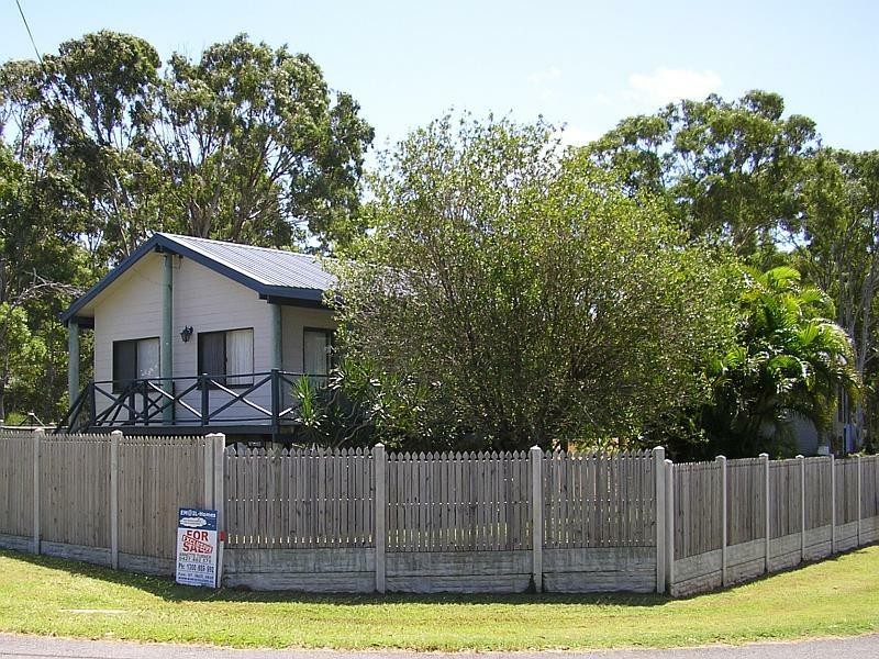 46-48 Wahine St, Russell Island QLD 4184