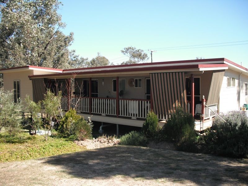 10 Cairns Street, Nanango QLD 4615