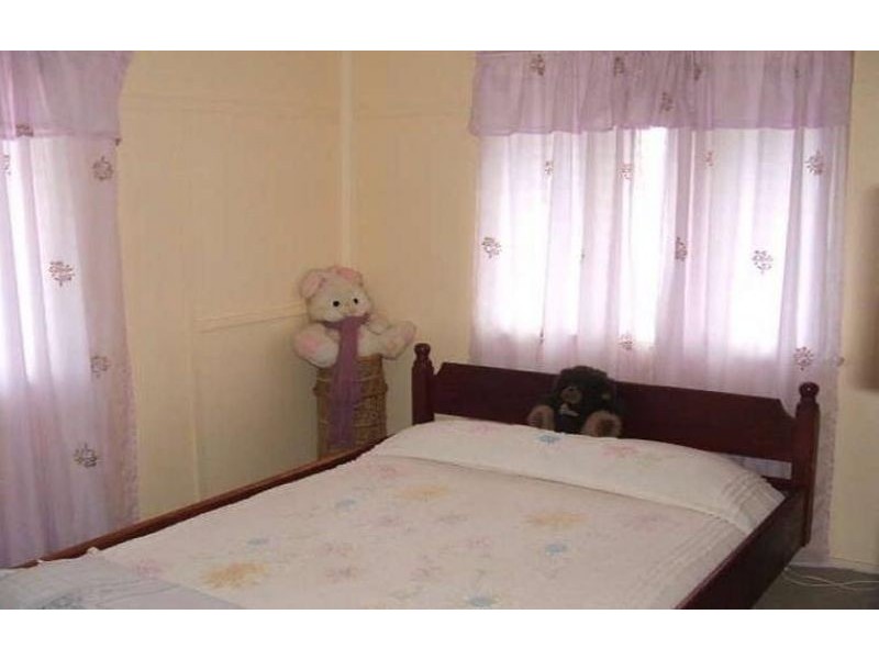 10 Corbett Street, Nanango QLD 4615