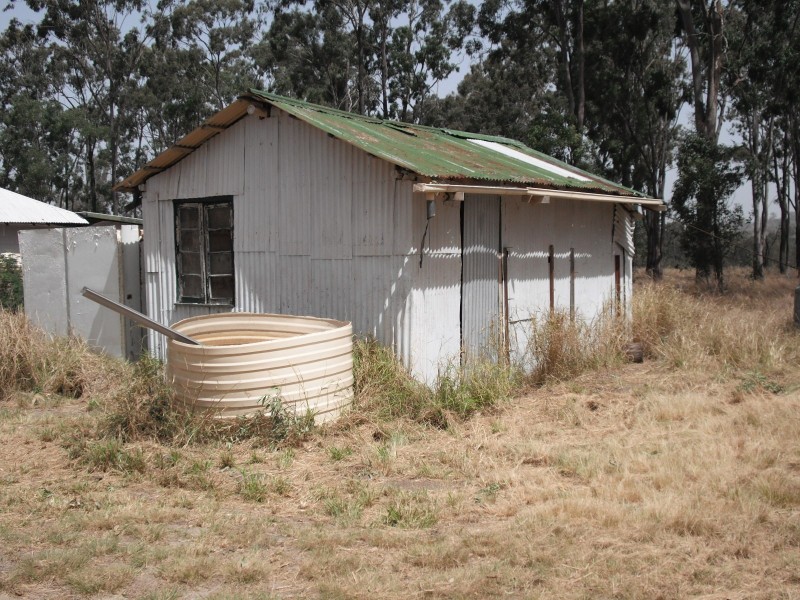 39 PARKER RD, Ellesmere QLD 4610