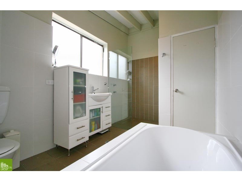 1/68 Jane Avenue, Lake Heights NSW 2502