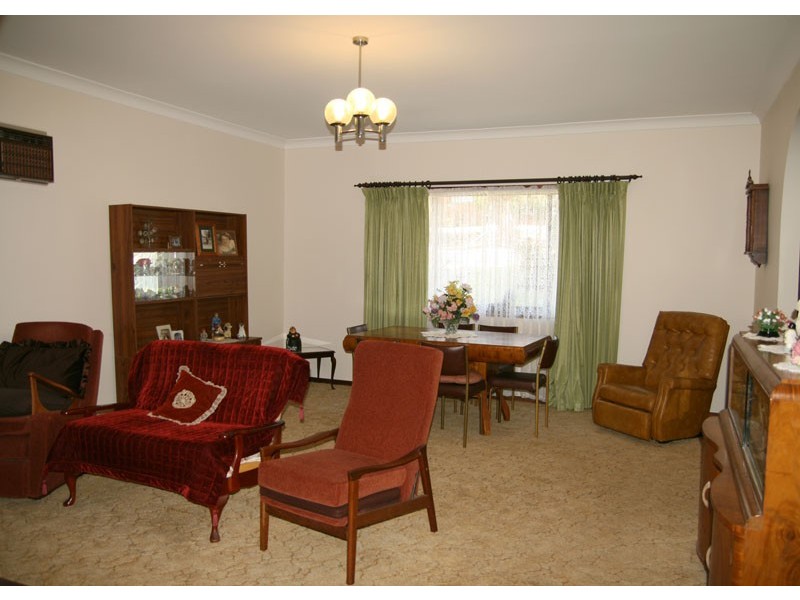8 Rosella Ave, Mollymook NSW 2539