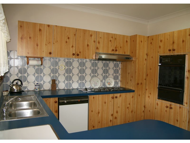 8 Rosella Ave, Mollymook NSW 2539