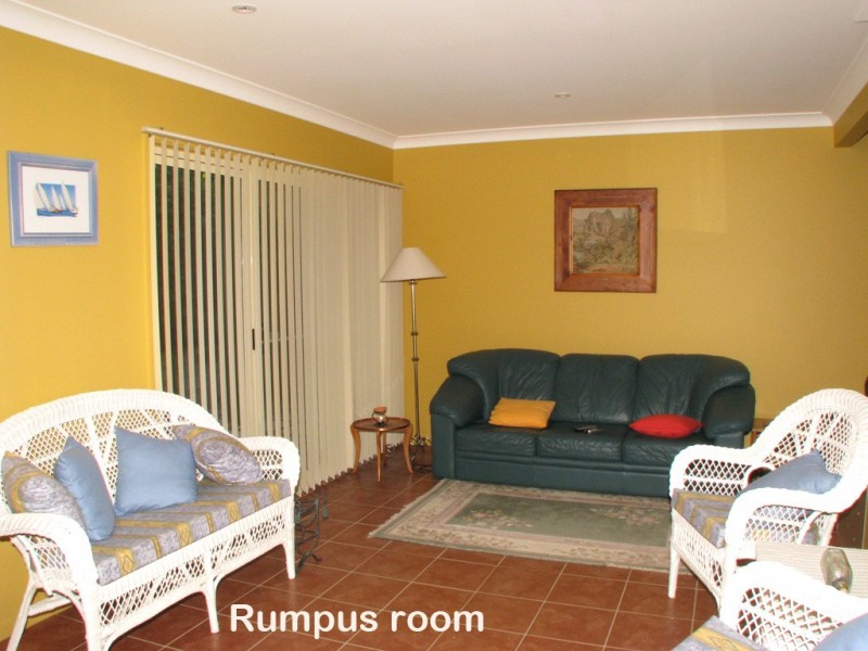 64 Tallwood Ave, Mollymook NSW 2539