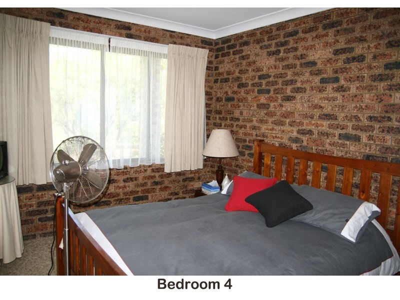 16 Booth Ave, Narrawallee NSW 2539