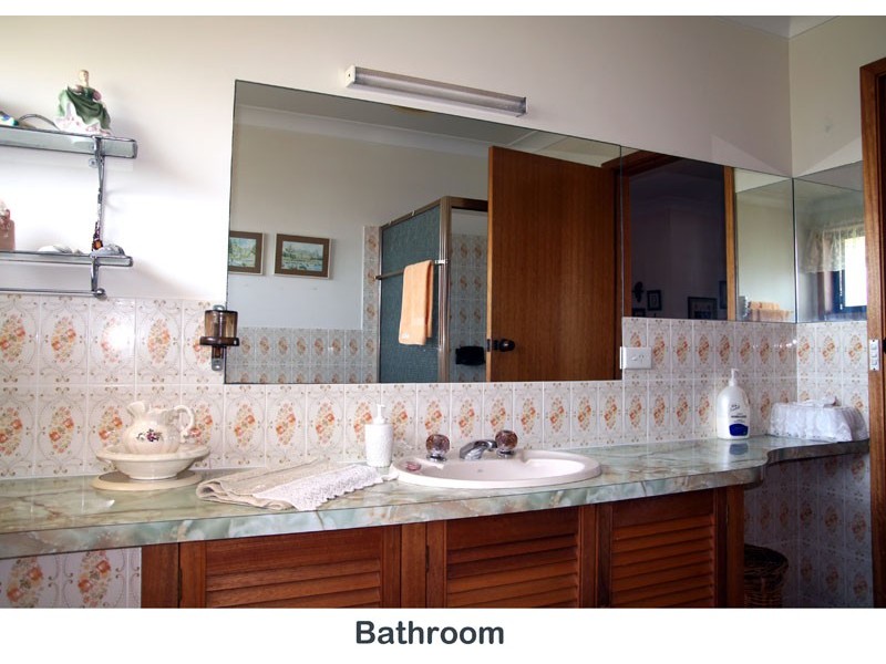 16 Booth Ave, Narrawallee NSW 2539