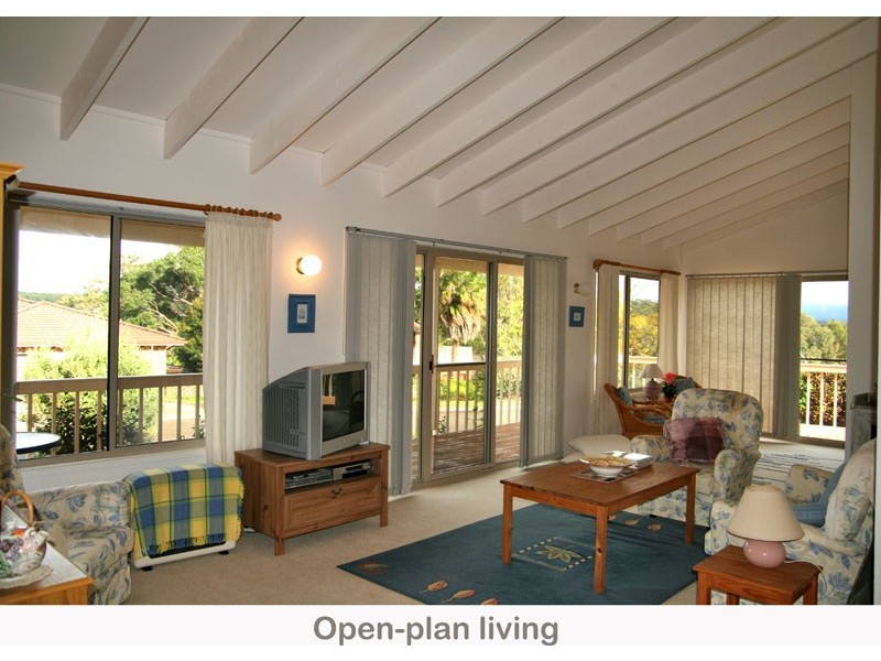 9 Jones Ave, Mollymook NSW 2539