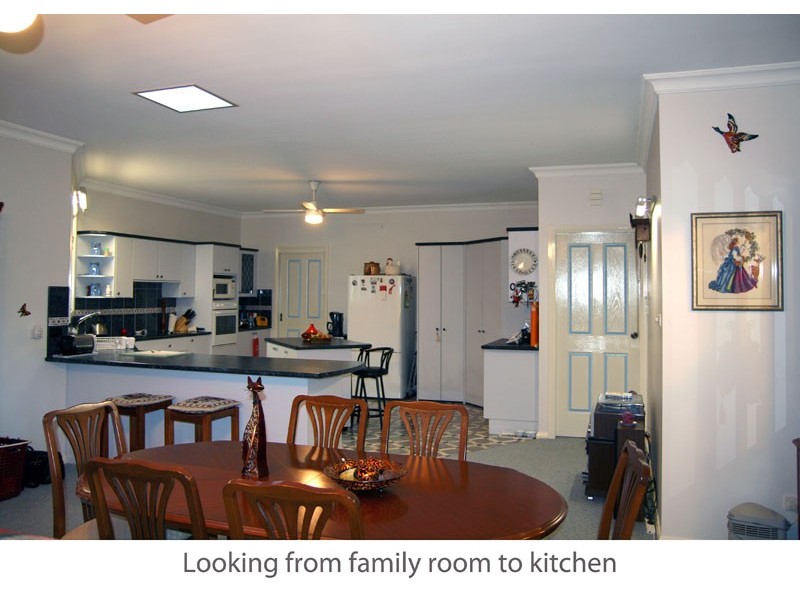 11 Blake Pl, Narrawallee NSW 2539