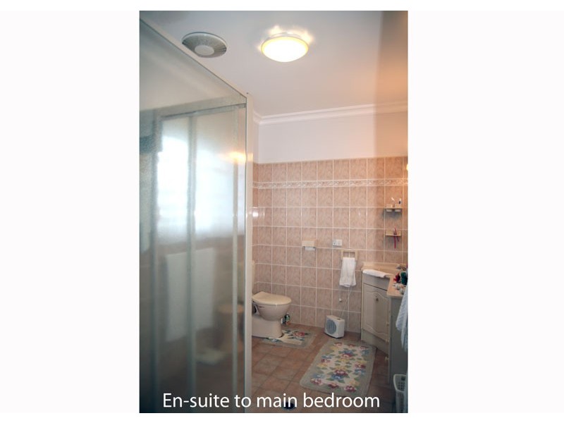 11 Blake Pl, Narrawallee NSW 2539