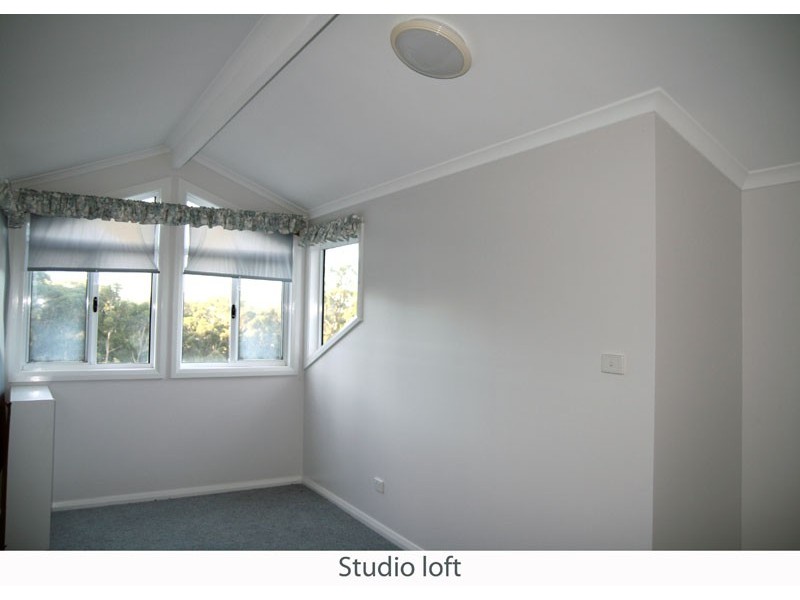 11 Blake Pl, Narrawallee NSW 2539
