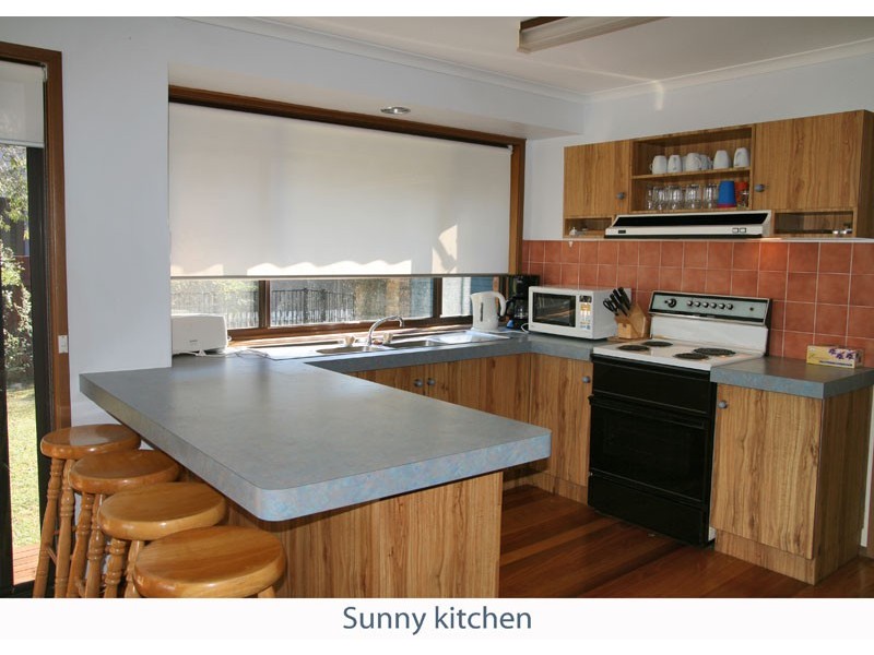 73 Bannister Head Rd, Mollymook Beach NSW 2539