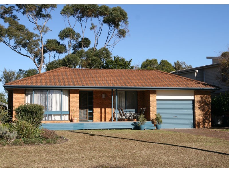 73 Bannister Head Rd, Mollymook Beach NSW 2539