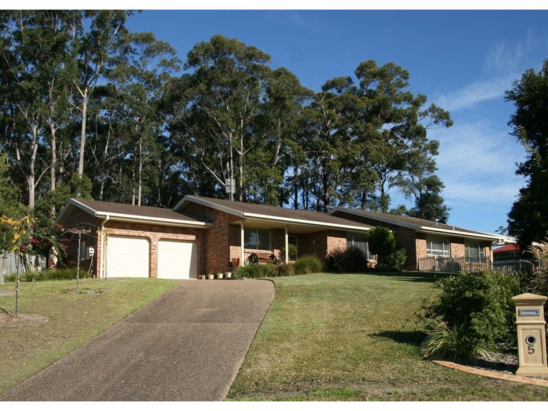 5 Toorak Close, Mollymook NSW 2539